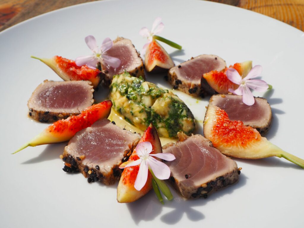 tataki de thon fleuri au restaurant Un été à la campagne